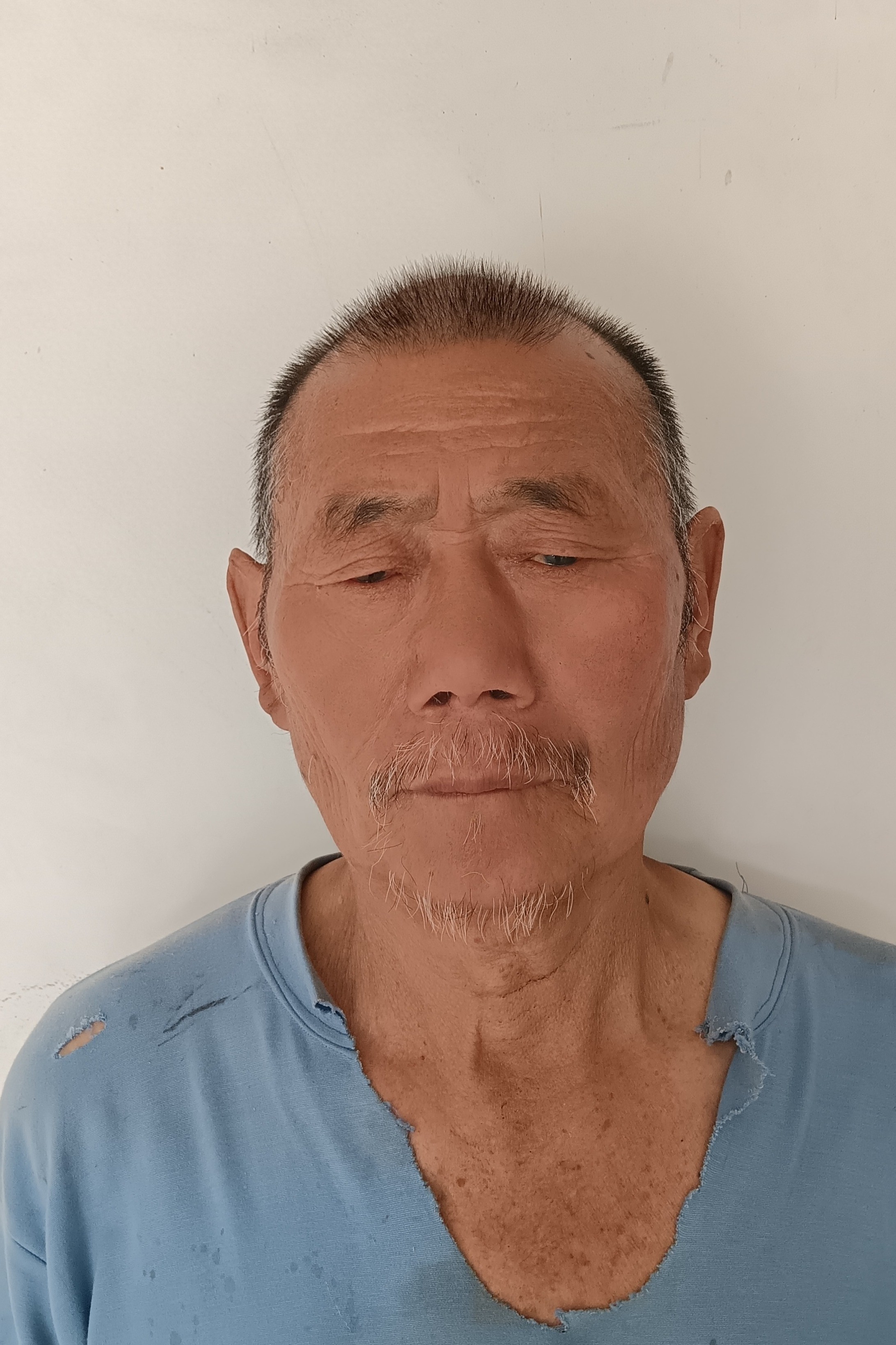 走失者照片 六安市寻亲：七旬老人被救助，高1米...