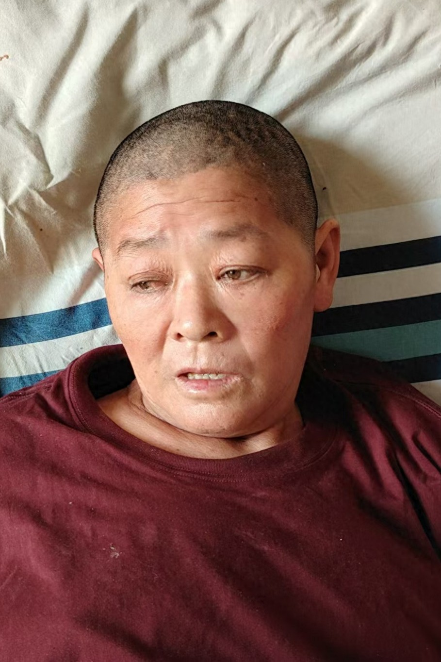 走失者照片 襄阳市寻亲：六旬老太被救助，穿红色...