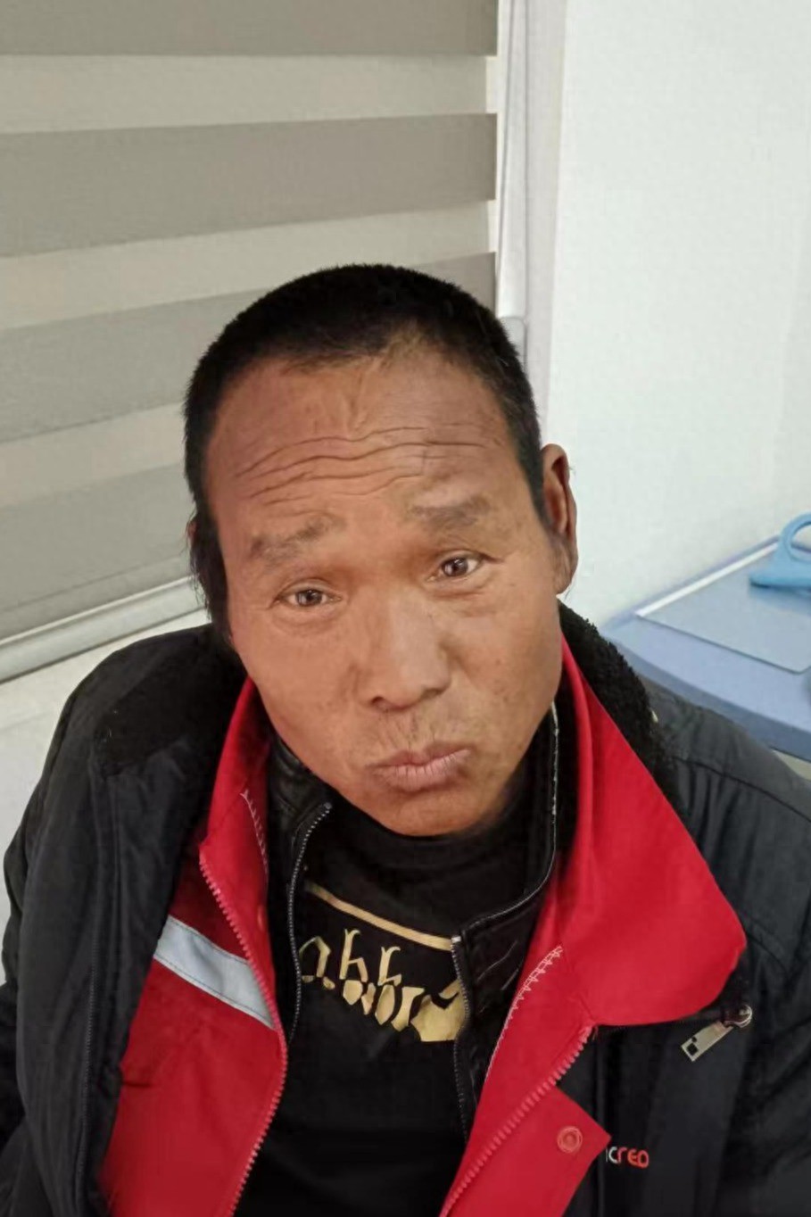 走失者照片 连云港市寻亲：中年男子被救助，疑似...