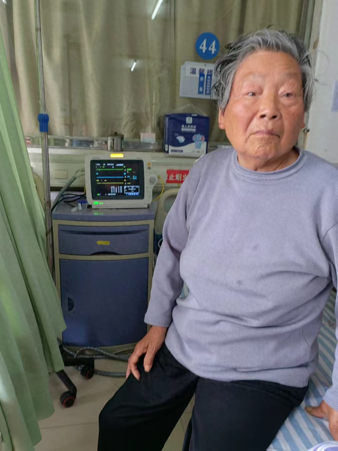 走失者照片 上饶市寻人：八旬老太走失，穿灰色上...