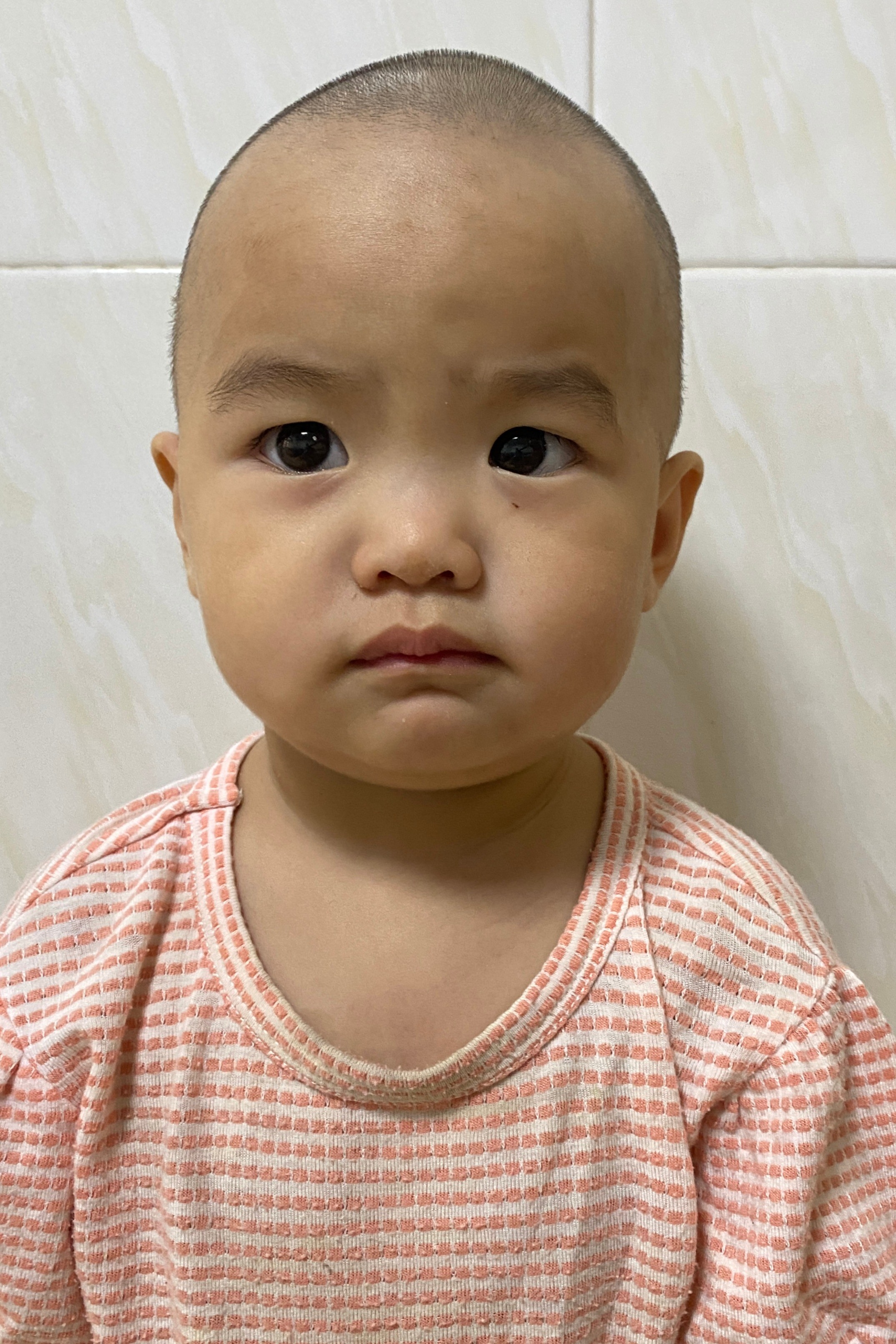 走失者照片 玉林市寻亲：1岁女孩被救助，穿粉色...