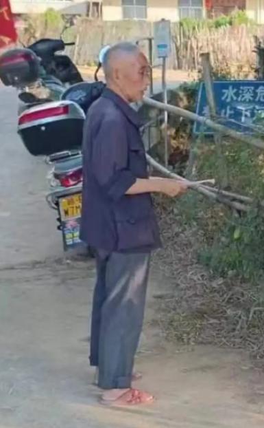 走失者照片 赣州市寻人：七旬老人走失，穿灰色中...