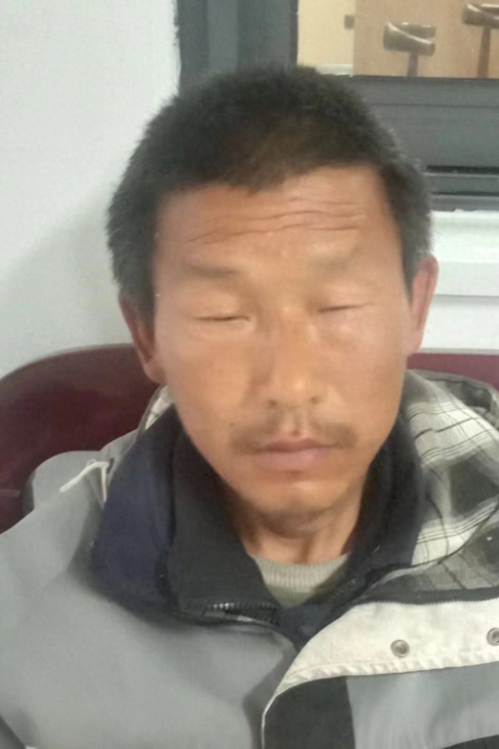 走失者照片 马鞍山市寻亲：中年男子被救助，穿黑...