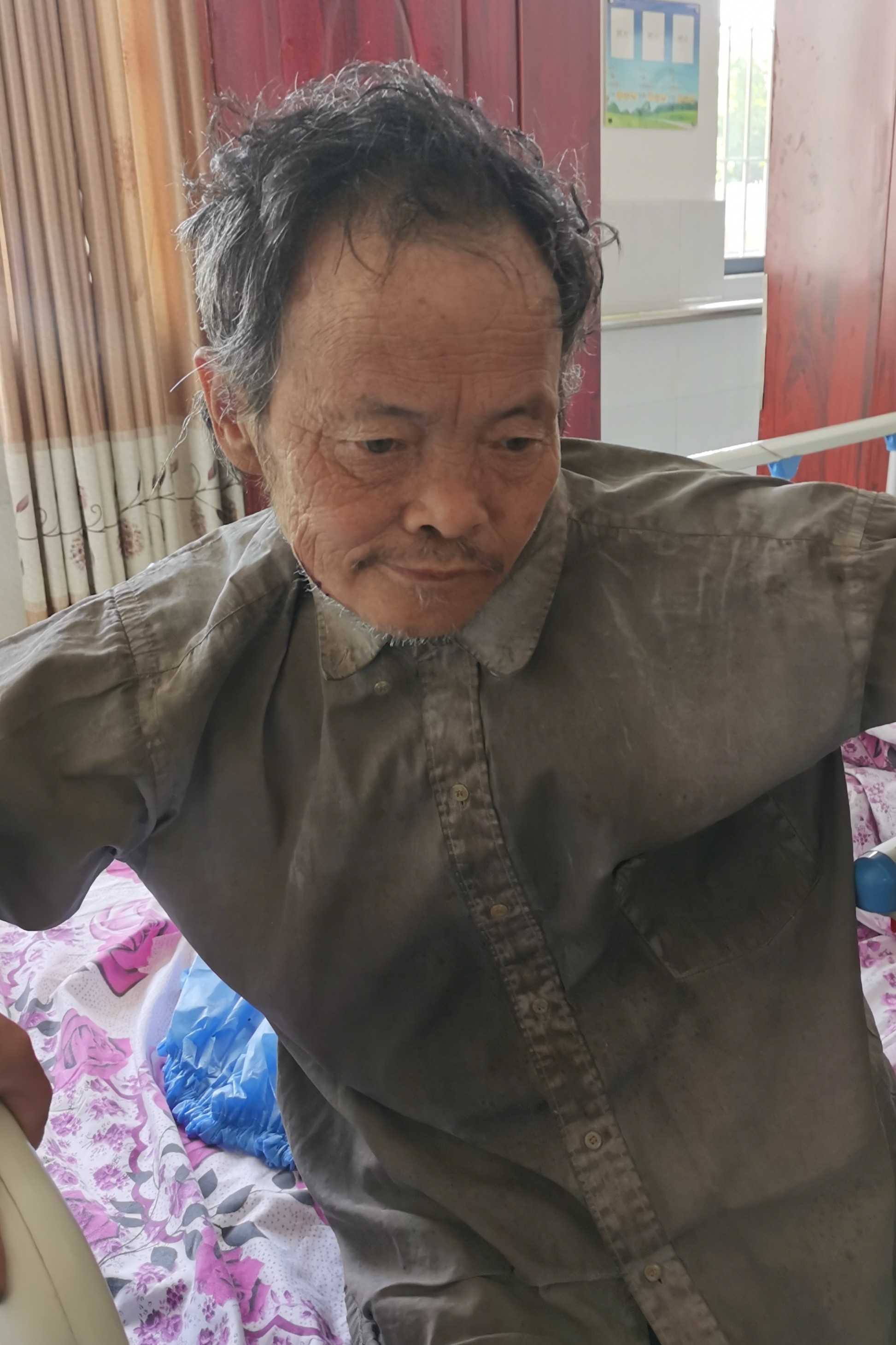走失者照片 乐山市寻亲：七旬老人被救助，高1米...