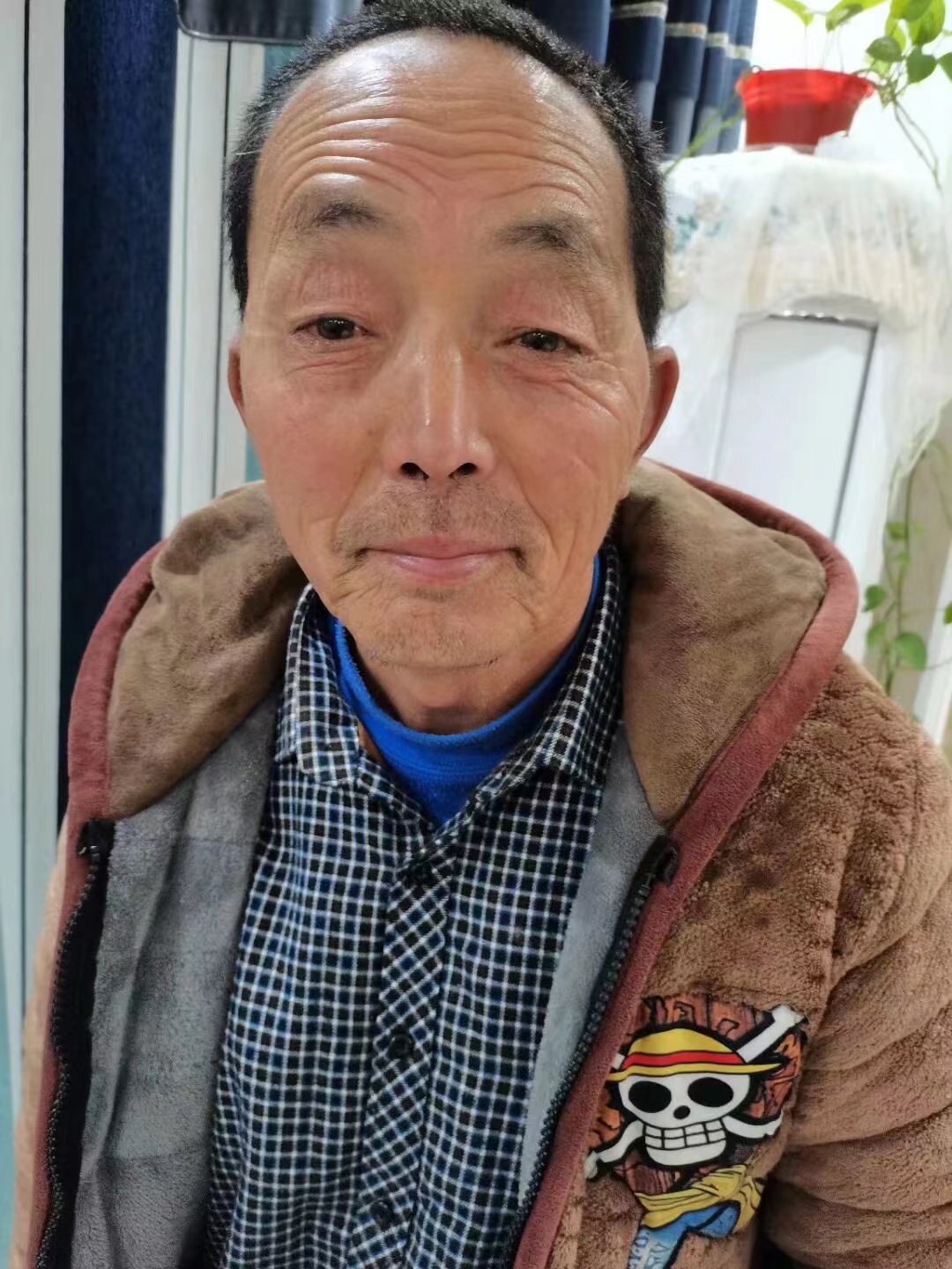 走失者照片 开封市寻人：六旬老人走失，头部有手...