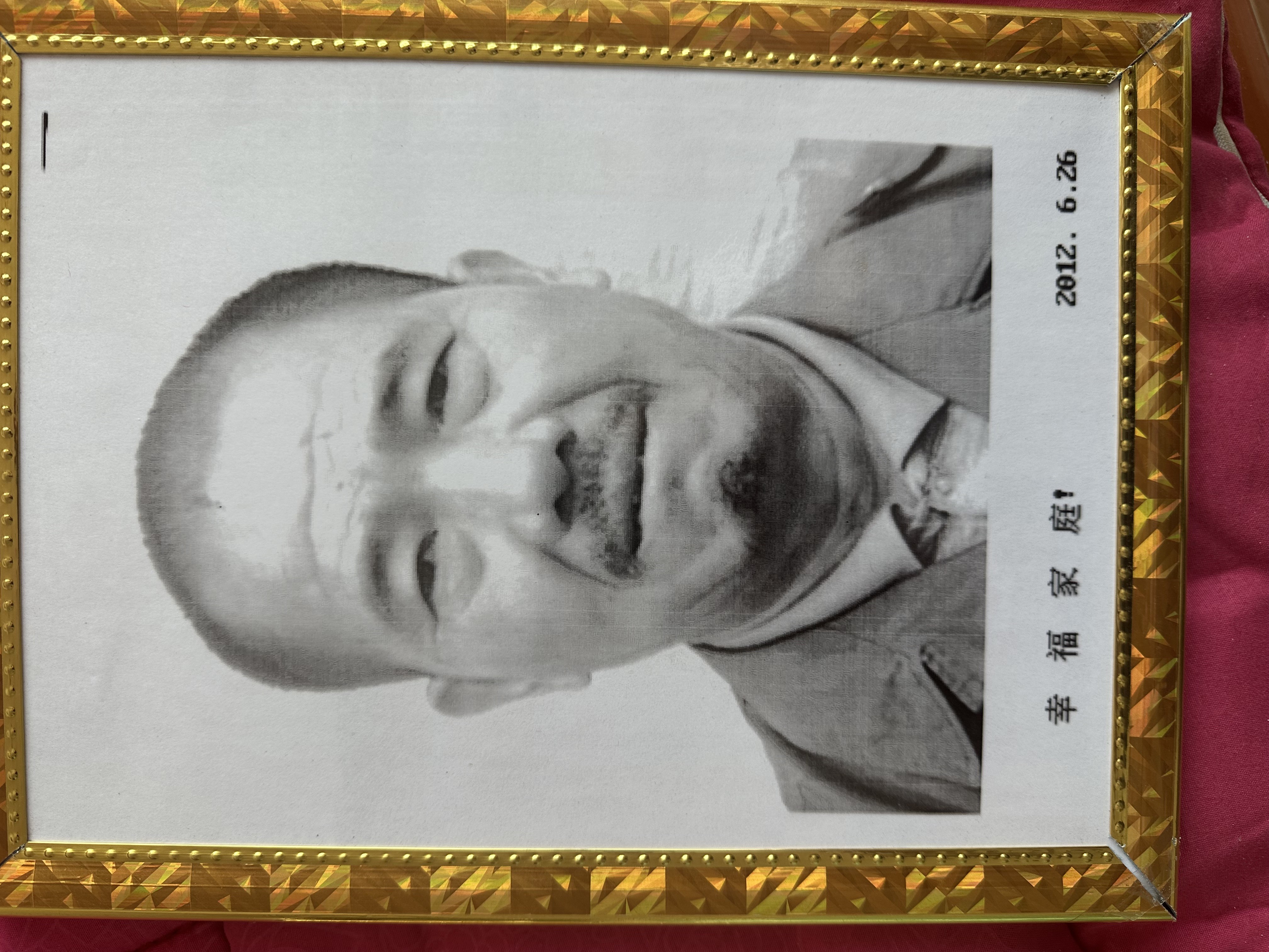 走失者照片 巴中市寻人：七旬老人走失，穿灰色棉...