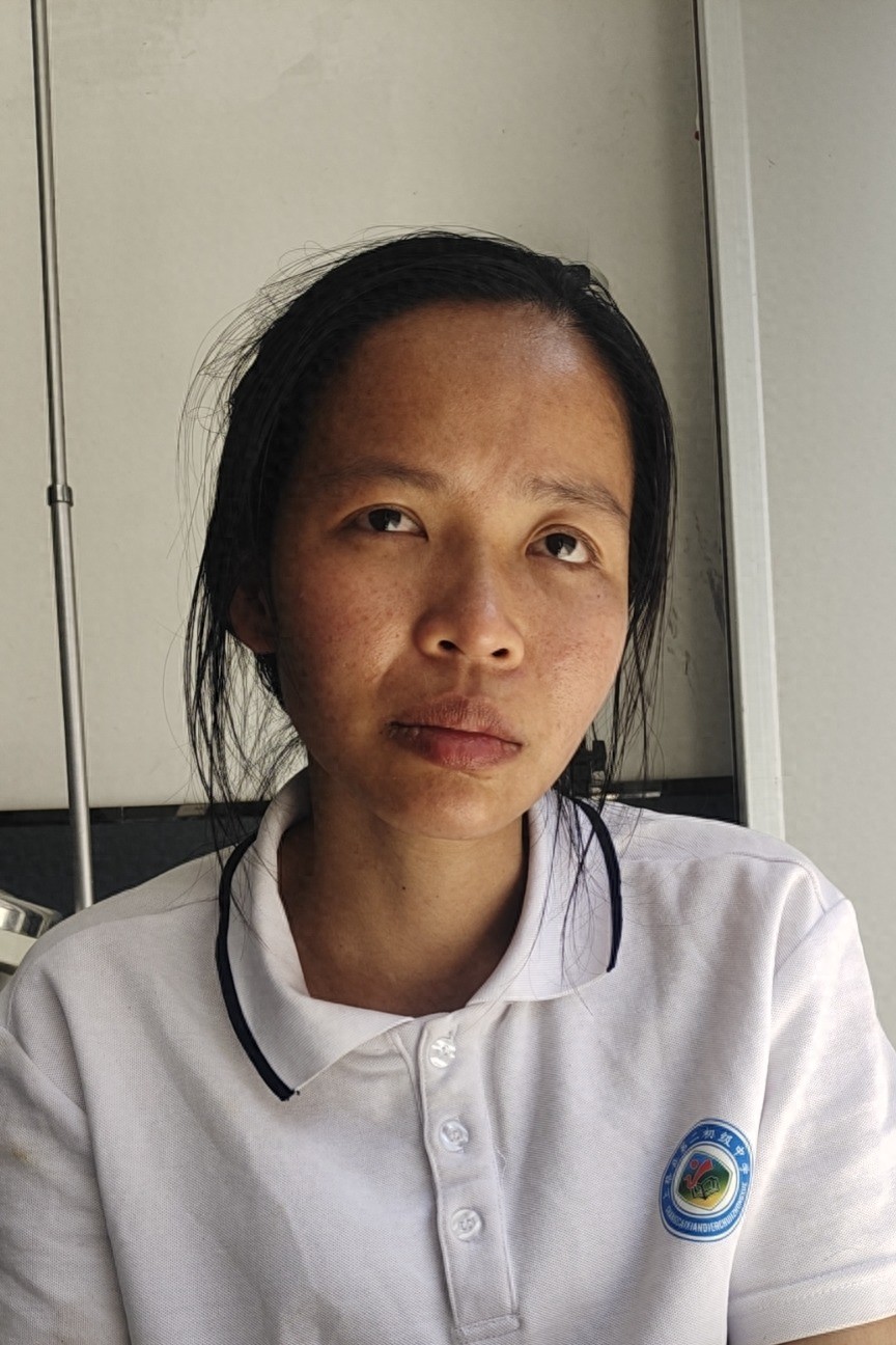 走失者照片 驻马店市寻亲：中年女子被救助，穿白...