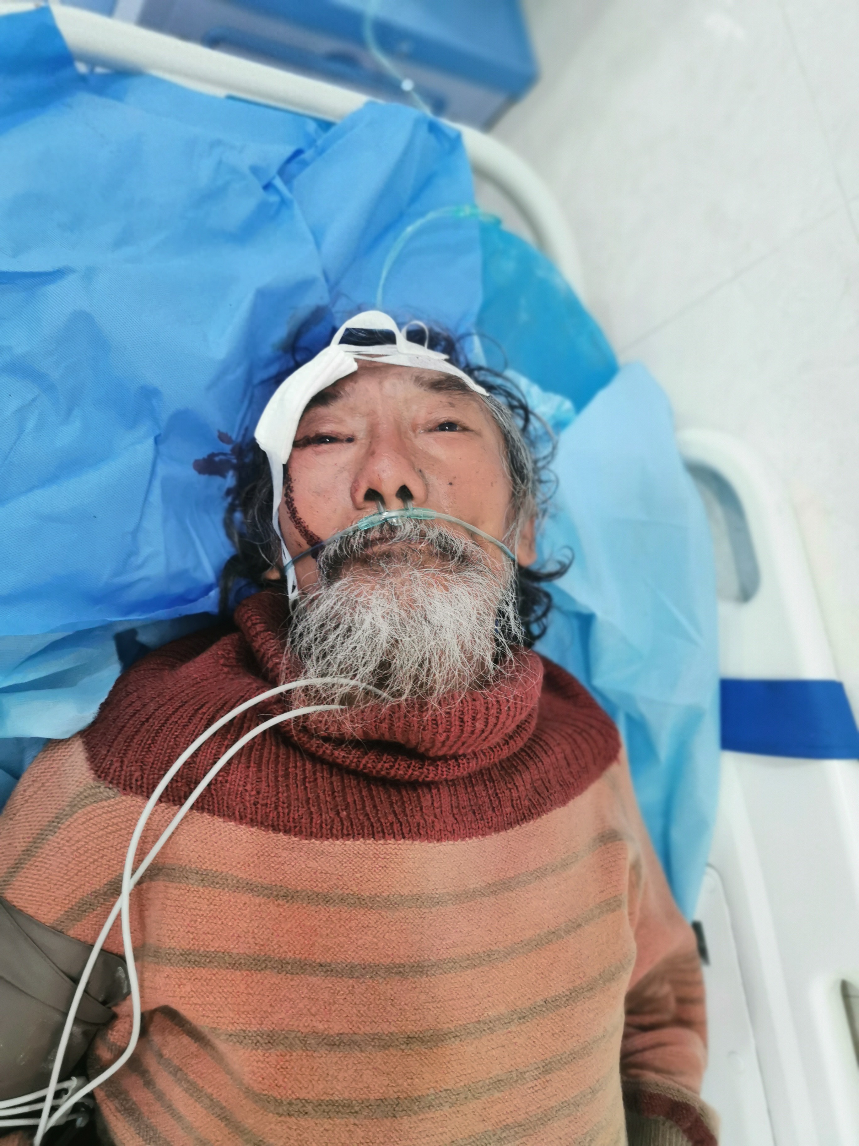 走失者照片 上海市寻亲：六旬老人被救助，穿粉红...