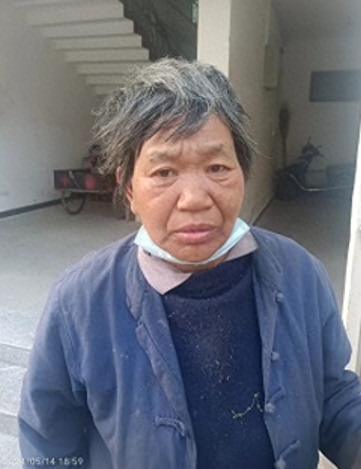 走失者照片 信阳市寻亲：六旬老太被救助，穿蓝色...