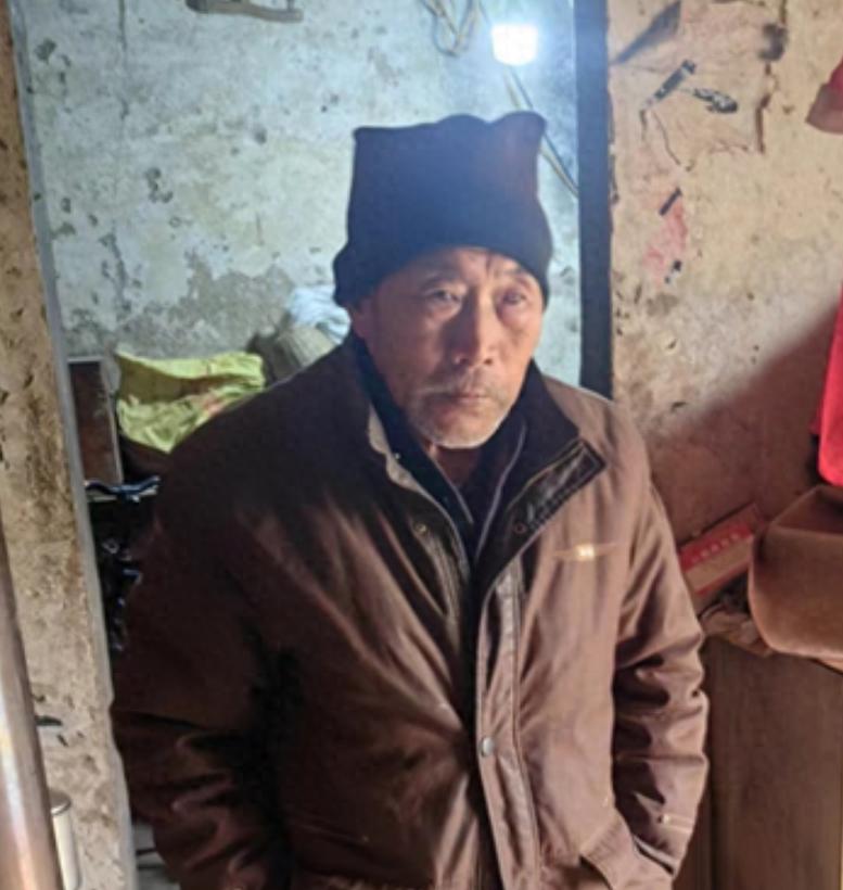 走失者照片 宿迁市寻人：七旬老人走失，穿灰色上...