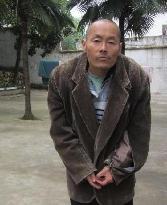 走失者照片 黄石市寻亲：六旬老人被救助，高1米...