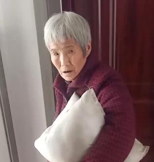 走失者照片 洛阳市寻人：八旬老太走失，穿黑色裤...