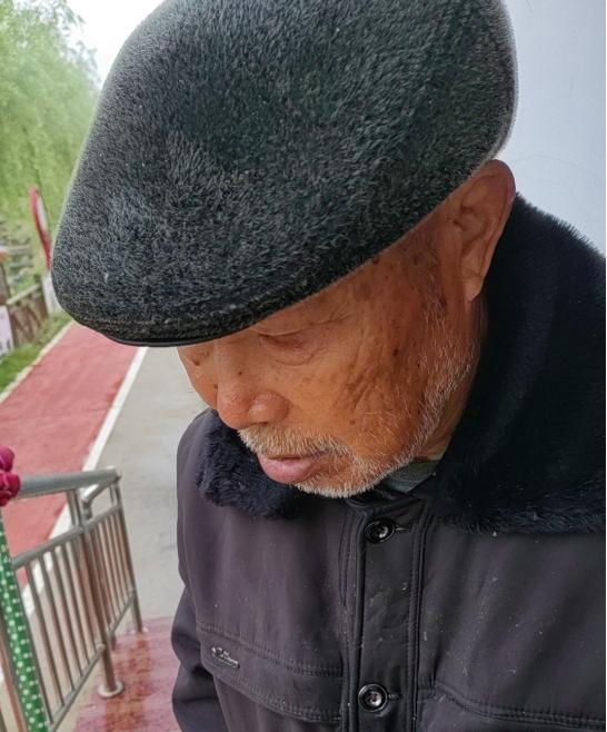 走失者照片 周口市寻人：八旬老人走失，戴黑色鸭...