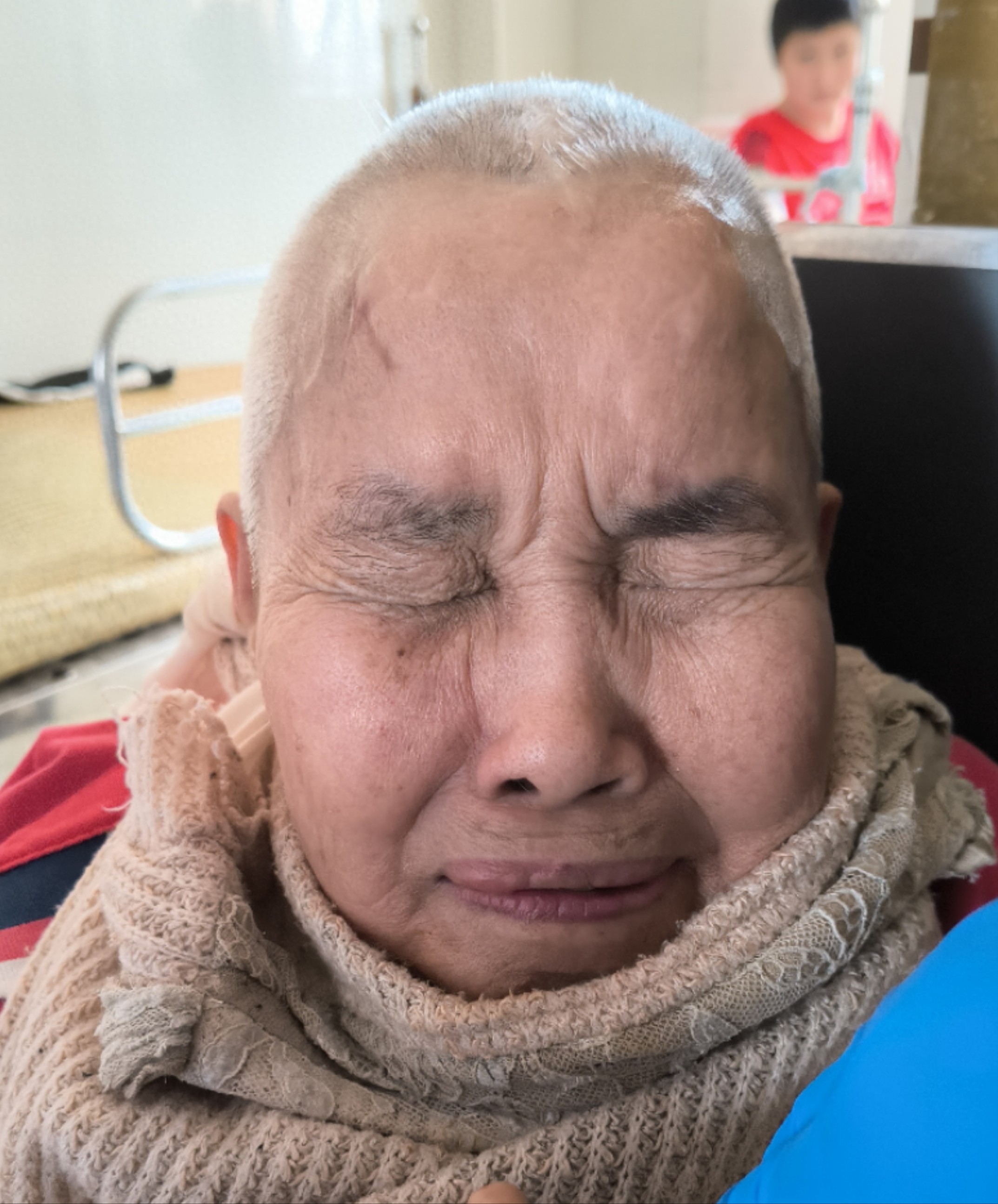 走失者照片 湛江市寻亲：八旬老太被救助，手指畸...