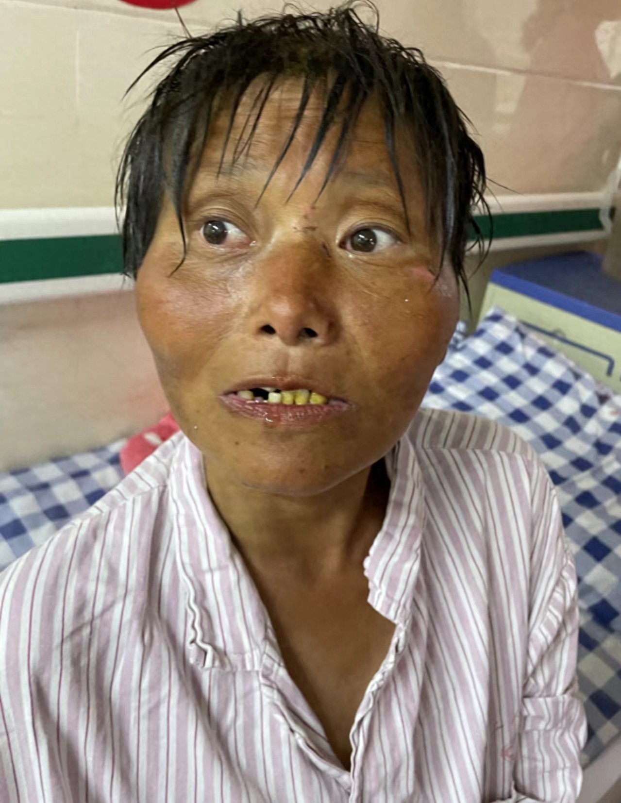 走失者照片 驻马店市寻亲：五旬女子被救助，穿黄...