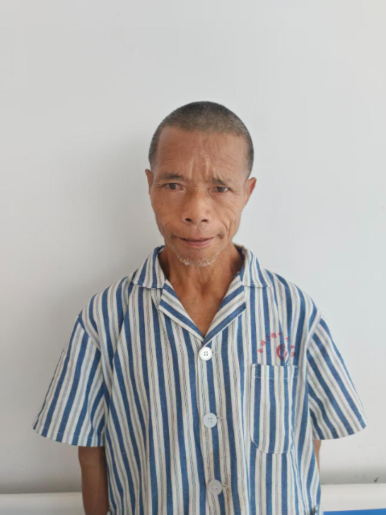 走失者照片 黔南州寻亲：五旬男子被救助，穿浅蓝...