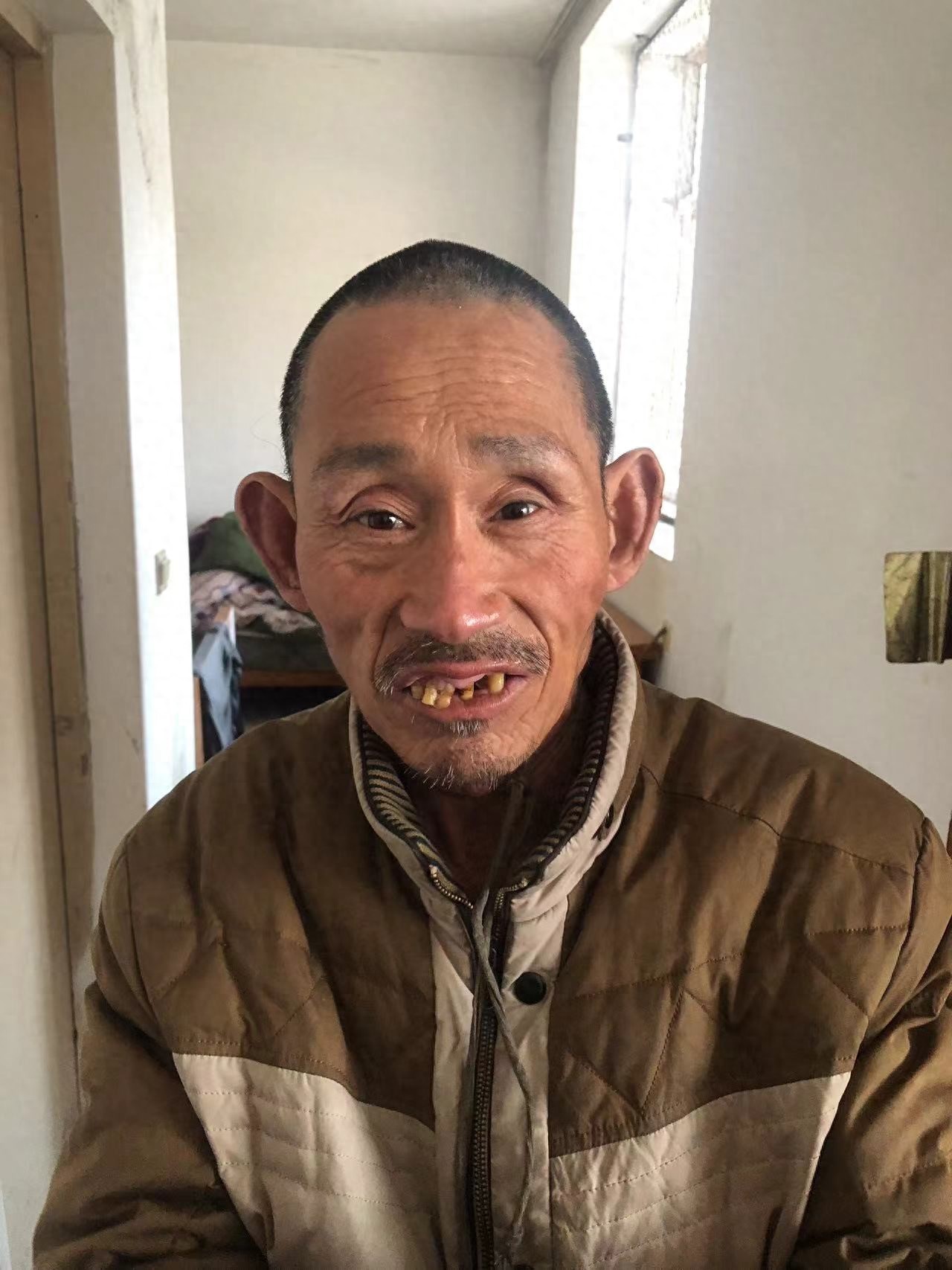 走失者照片 烟台市莱阳市寻亲：五旬男子被救助，...
