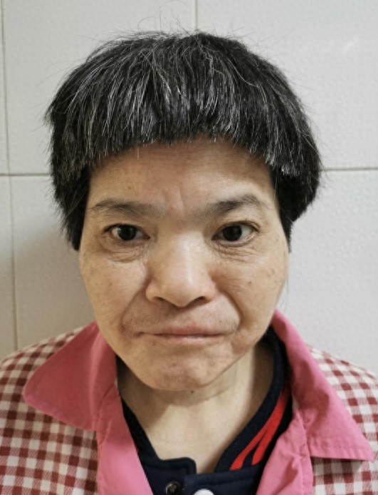 走失者照片 南京市寻亲：青年女子被救助，高1米...