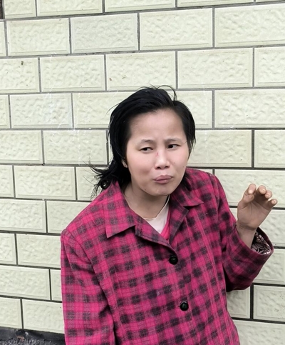 走失者照片 南充市寻亲：五旬女子被救助，黑色短...