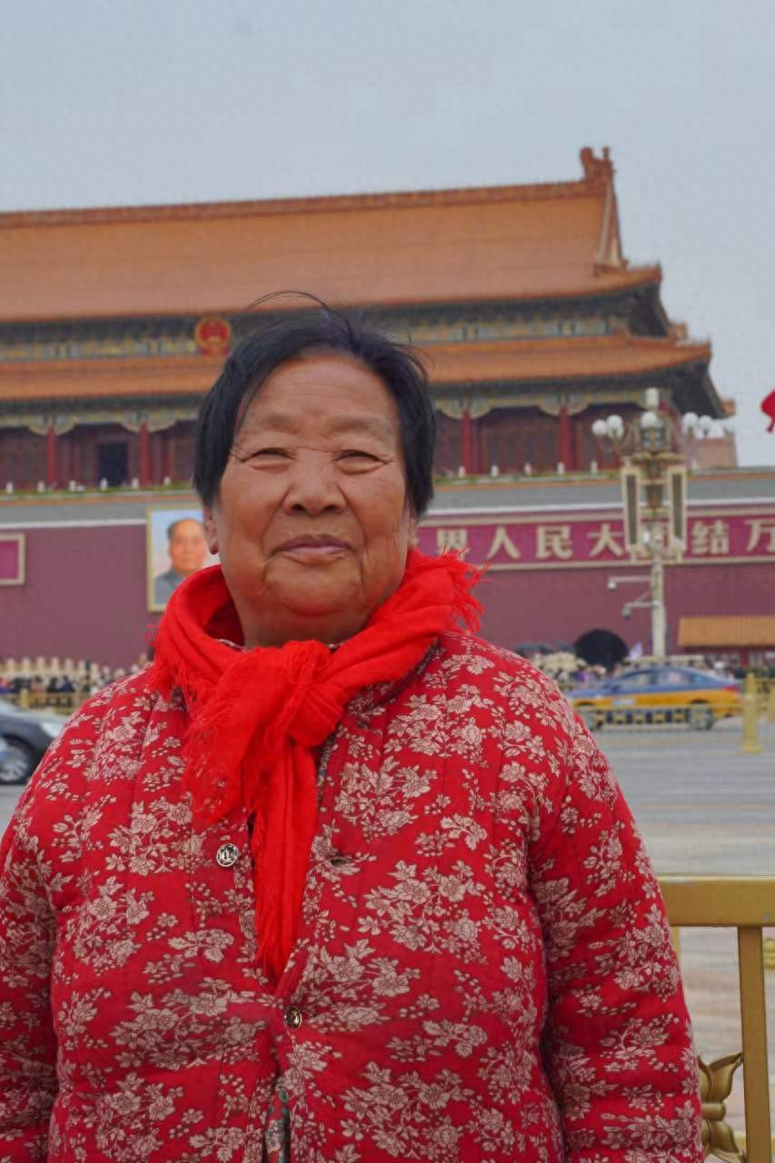 走失者照片 北京市寻人：七旬老太走失，穿红色衣...