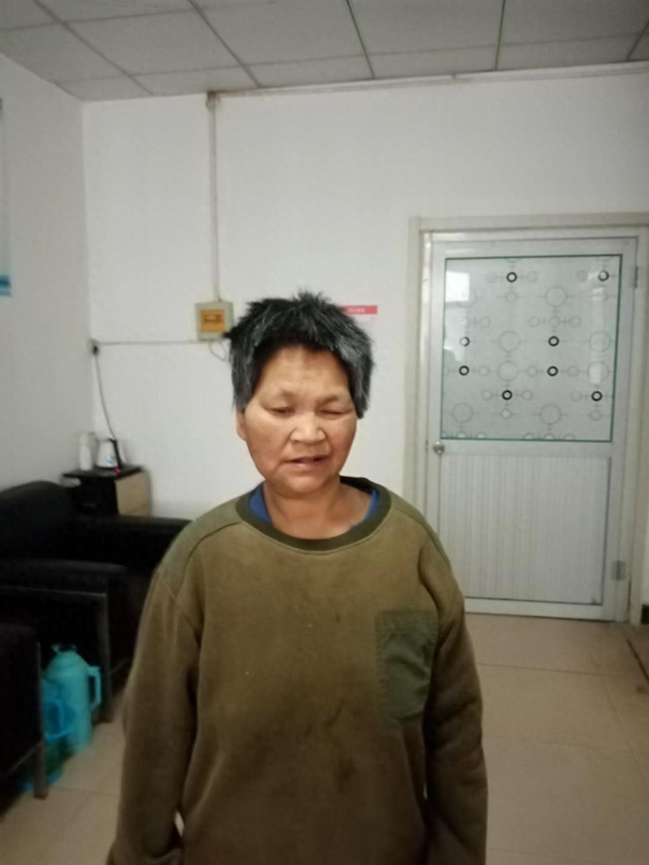 走失者照片 保定市寻亲：五旬女子被救助，穿黄色...