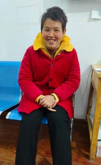 走失者照片 驻马店市寻亲：中年女子被救助，穿红...