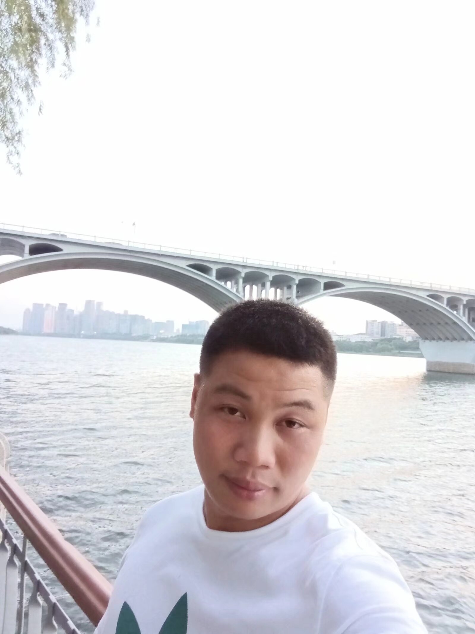 走失者照片 郴州市寻人：青年男子走失，恐有轻生...