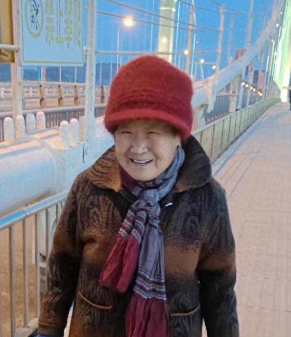 走失者照片 锦州市寻人：八旬老太走失，患小脑萎...