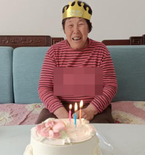 走失者照片 东营市寻人：六旬老太走失，穿红棕相...
