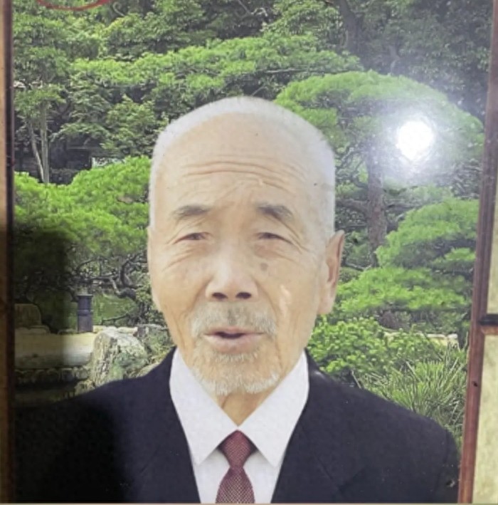 走失者照片 汉中市寻人：八旬老人走失，穿灰色衣...