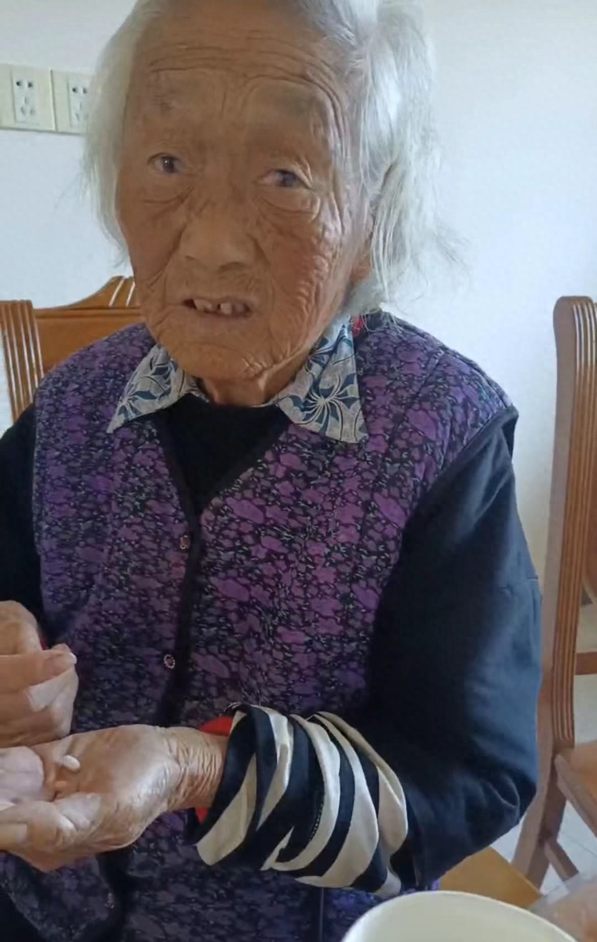 走失者照片 安庆市寻人：七旬老太走失，患阿尔茨...