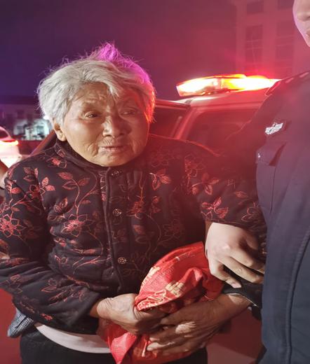 走失者照片 开封市寻亲：七旬老太被救助，高1米...