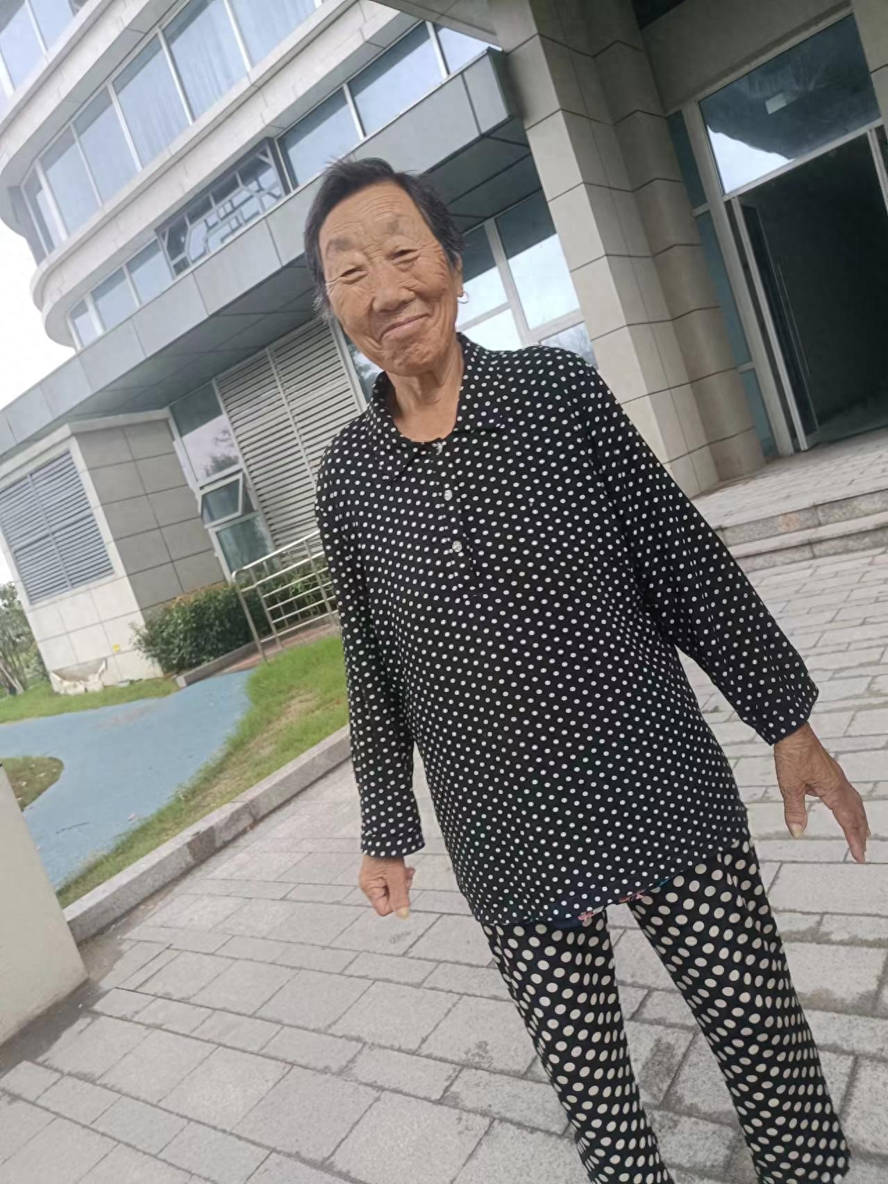 走失者照片 泰州市泰兴市寻人：八旬老太走失，戴...