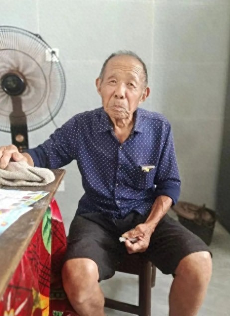 走失者照片 岳阳市寻人：八旬老人走失，穿黑色风...