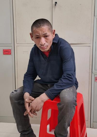 走失者照片 赣州市寻亲：中年男子被救助，穿宝蓝...