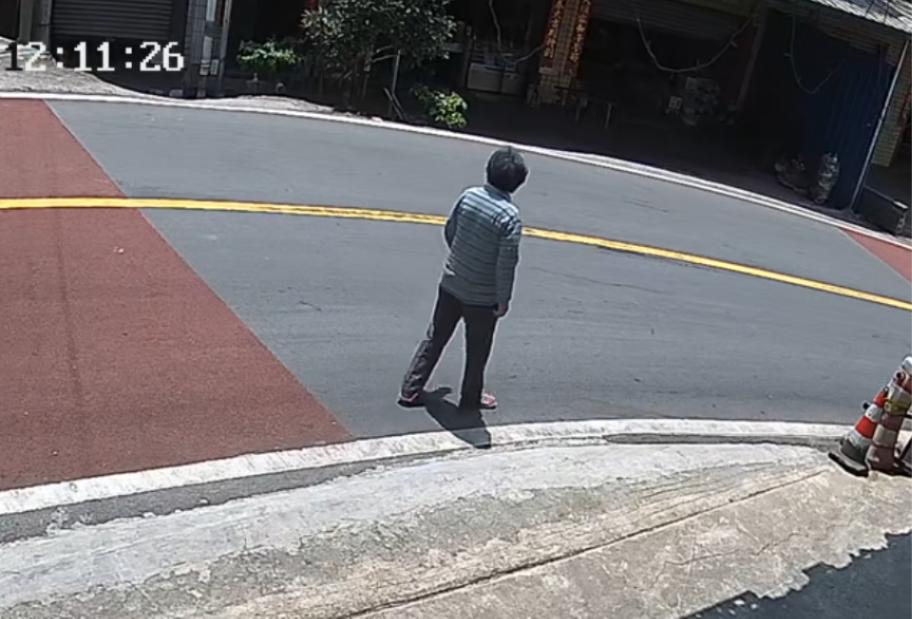 走失者照片 重庆市寻人：七旬老太走失，穿白底蓝...