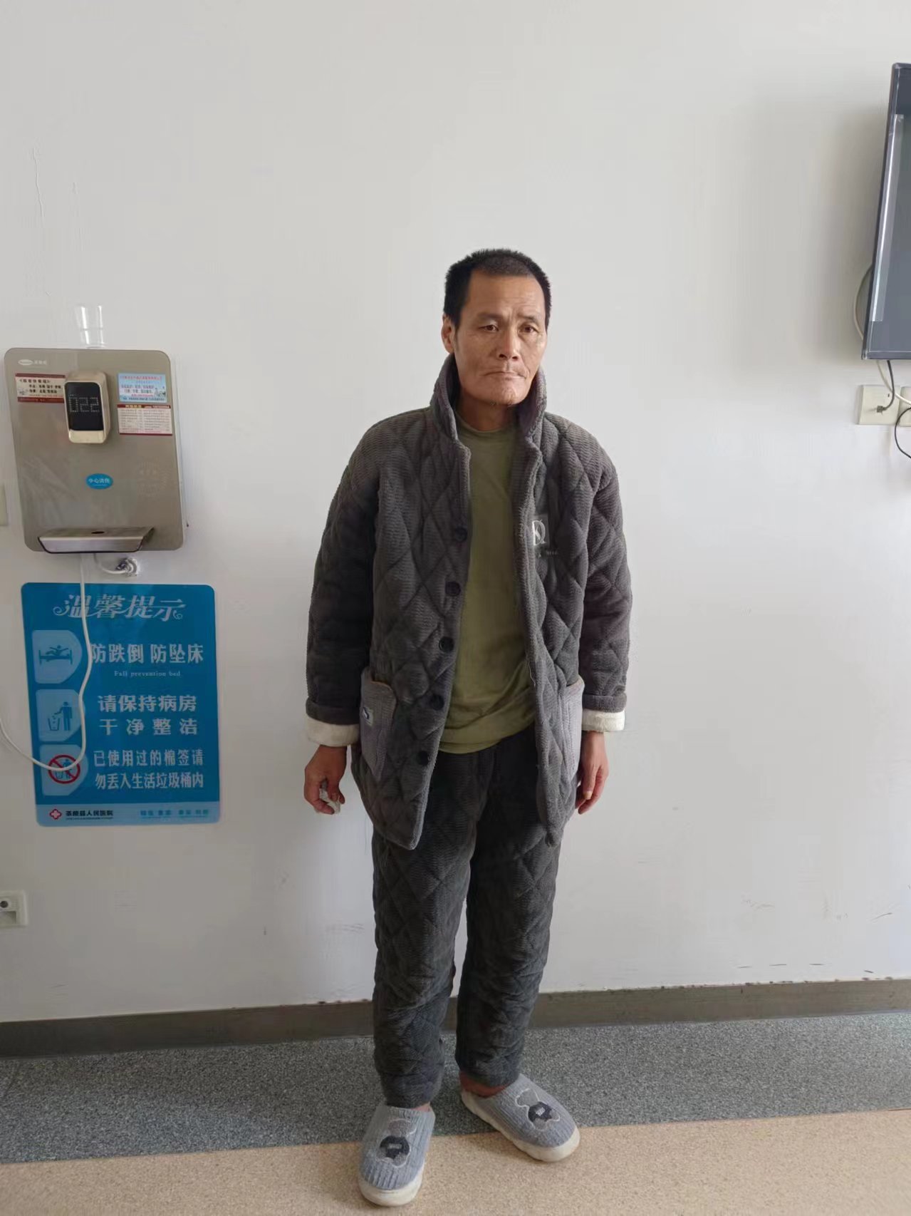 走失者照片 株洲市寻亲：六旬老人被救助，穿灰色...