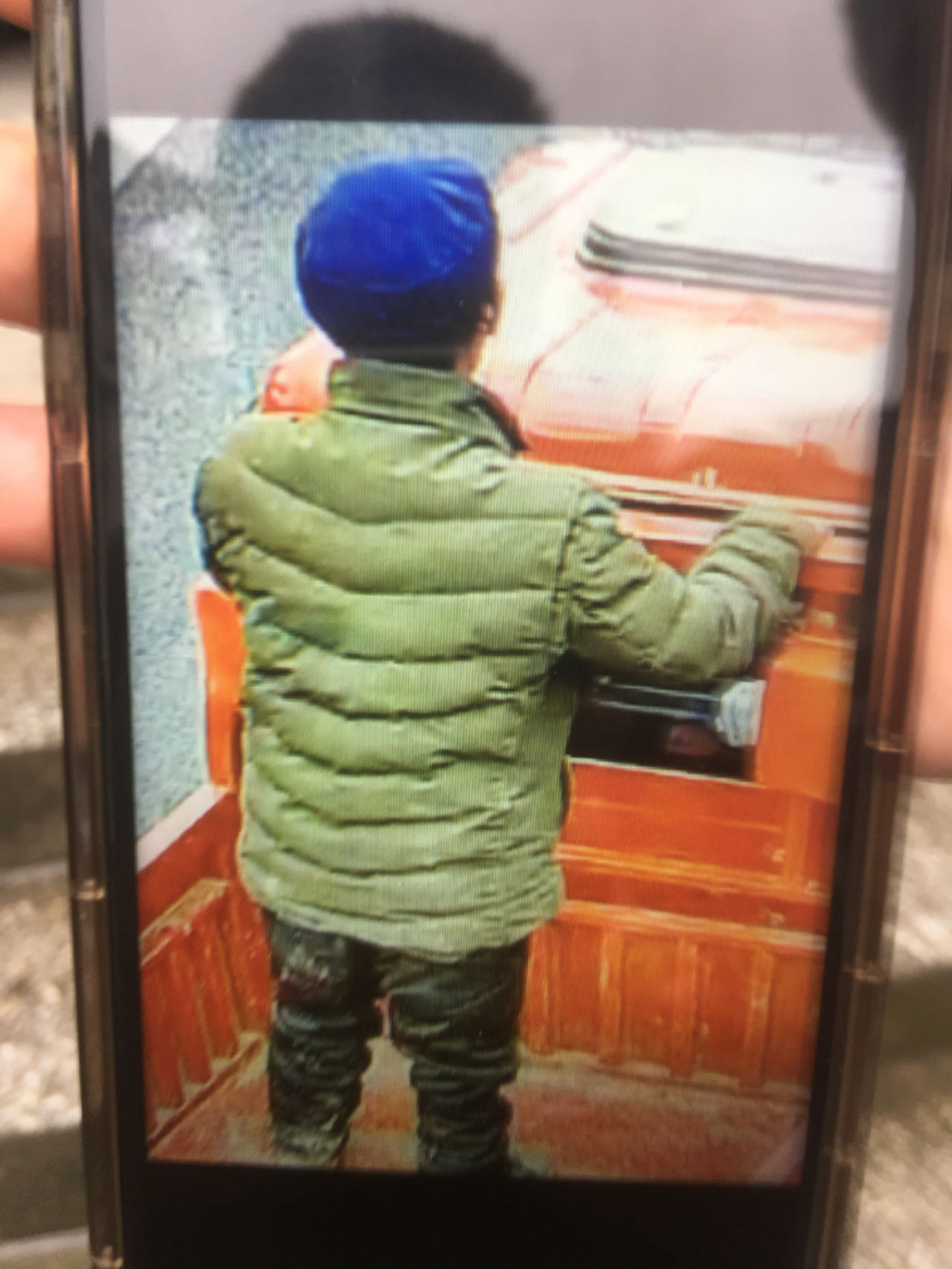 走失者照片 重庆市寻人：五旬男子走失，戴蓝色帽...