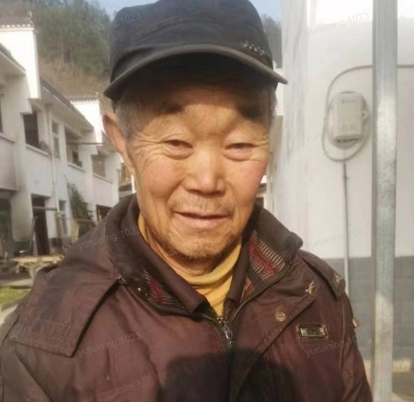 走失者照片 汉中市寻人：七旬老人走失，穿蓝色布...