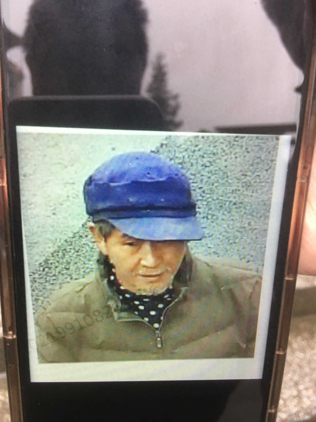 走失者照片 重庆市寻人：五旬男子走失，戴蓝色帽...