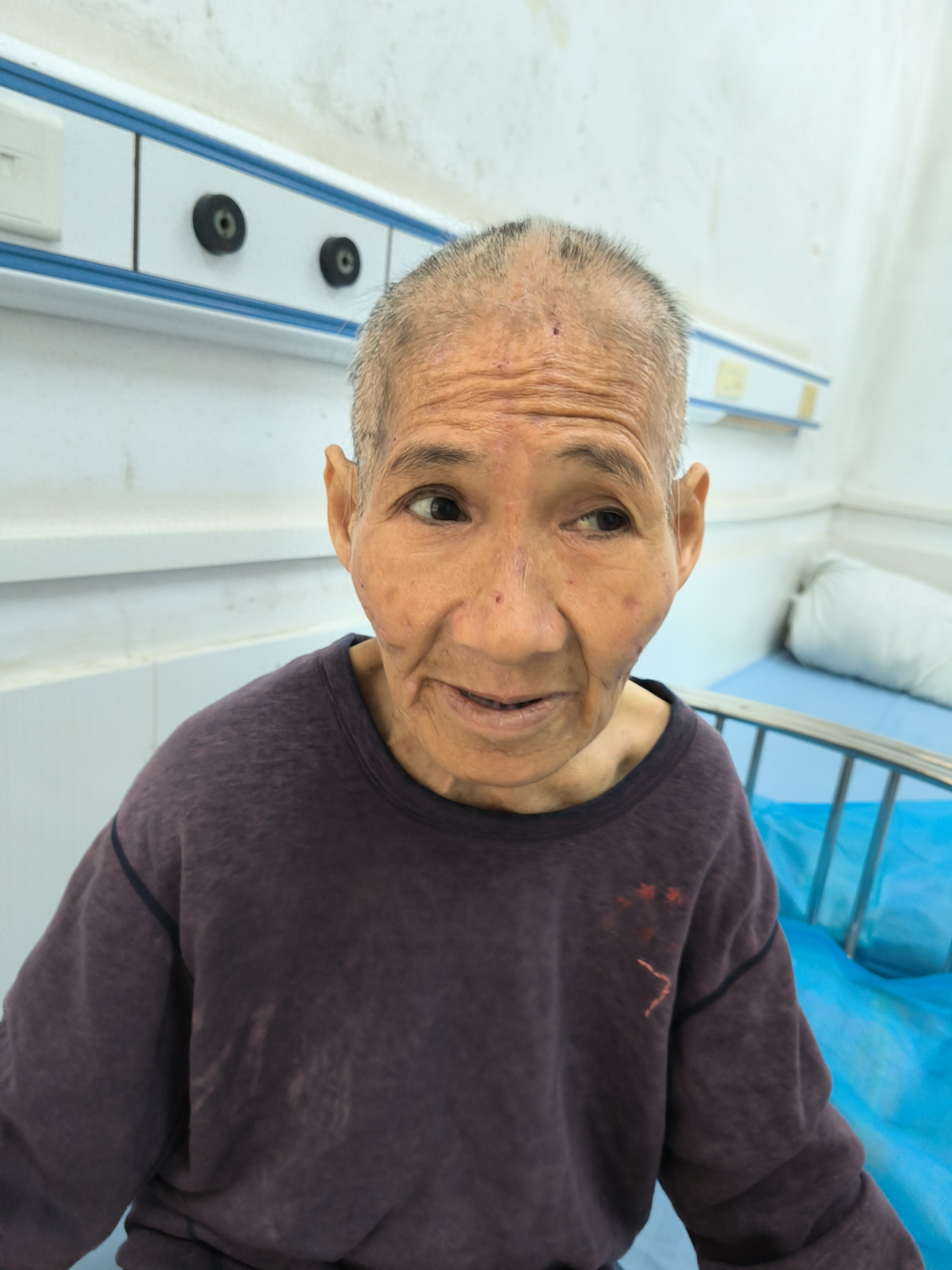 走失者照片 湛江市寻亲：七旬老太被救助，高1米...