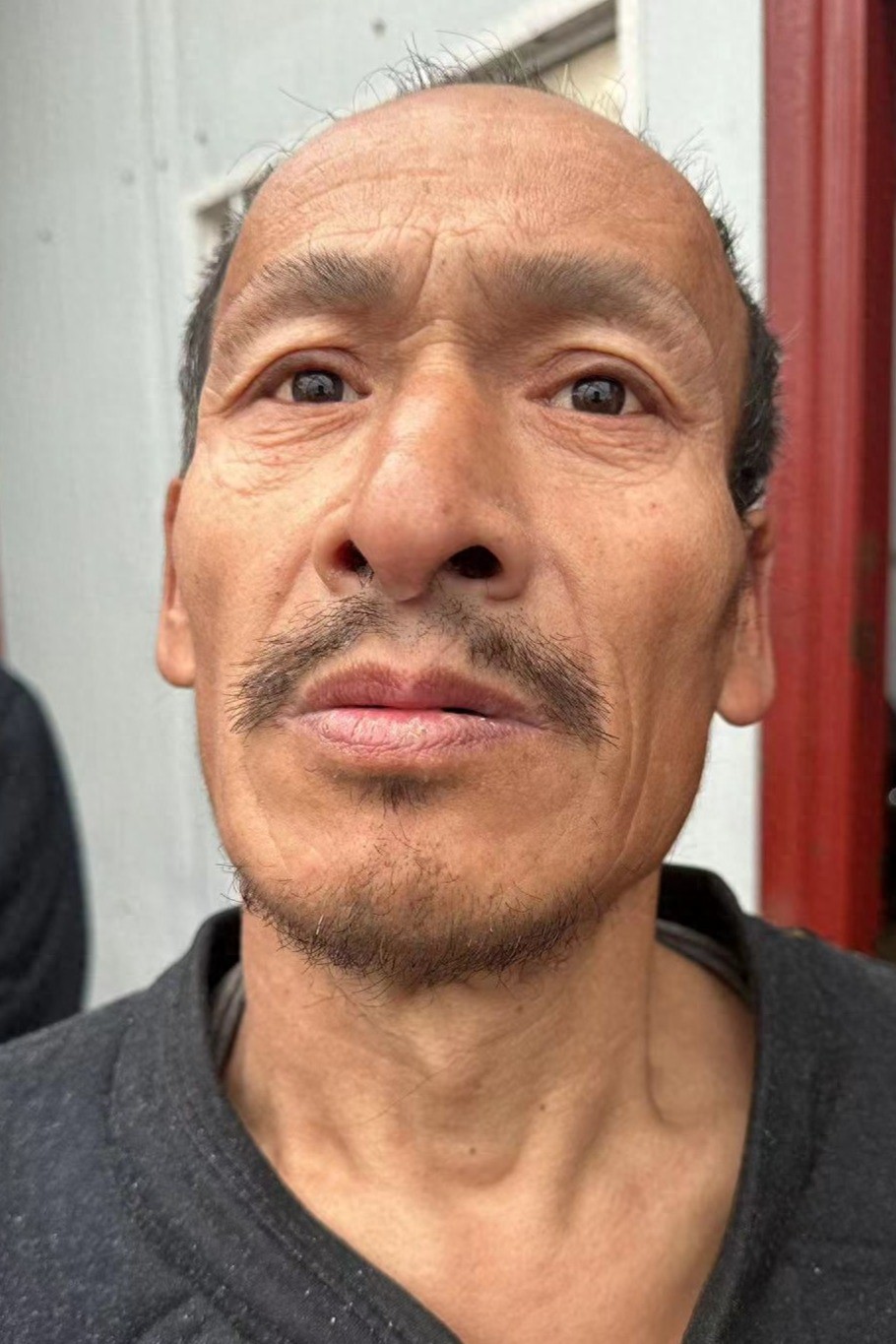 走失者照片 南阳市寻亲：六旬老人被救助，高1米...