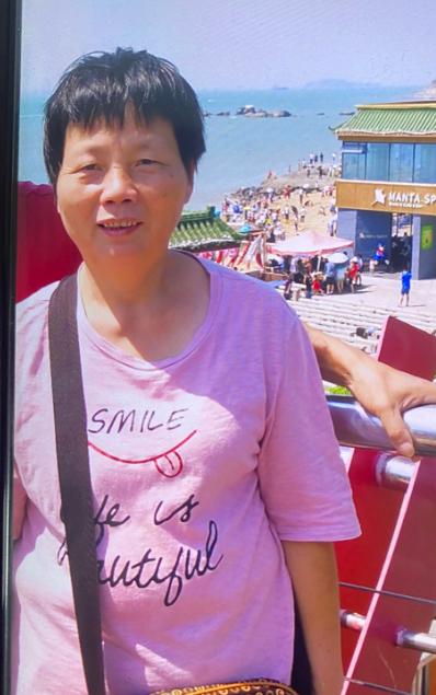 走失者照片 厦门市寻人：六旬老太走失，穿黄色毛...