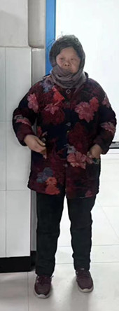 走失者照片 周口市寻亲：六旬老太被救助，戴灰色...