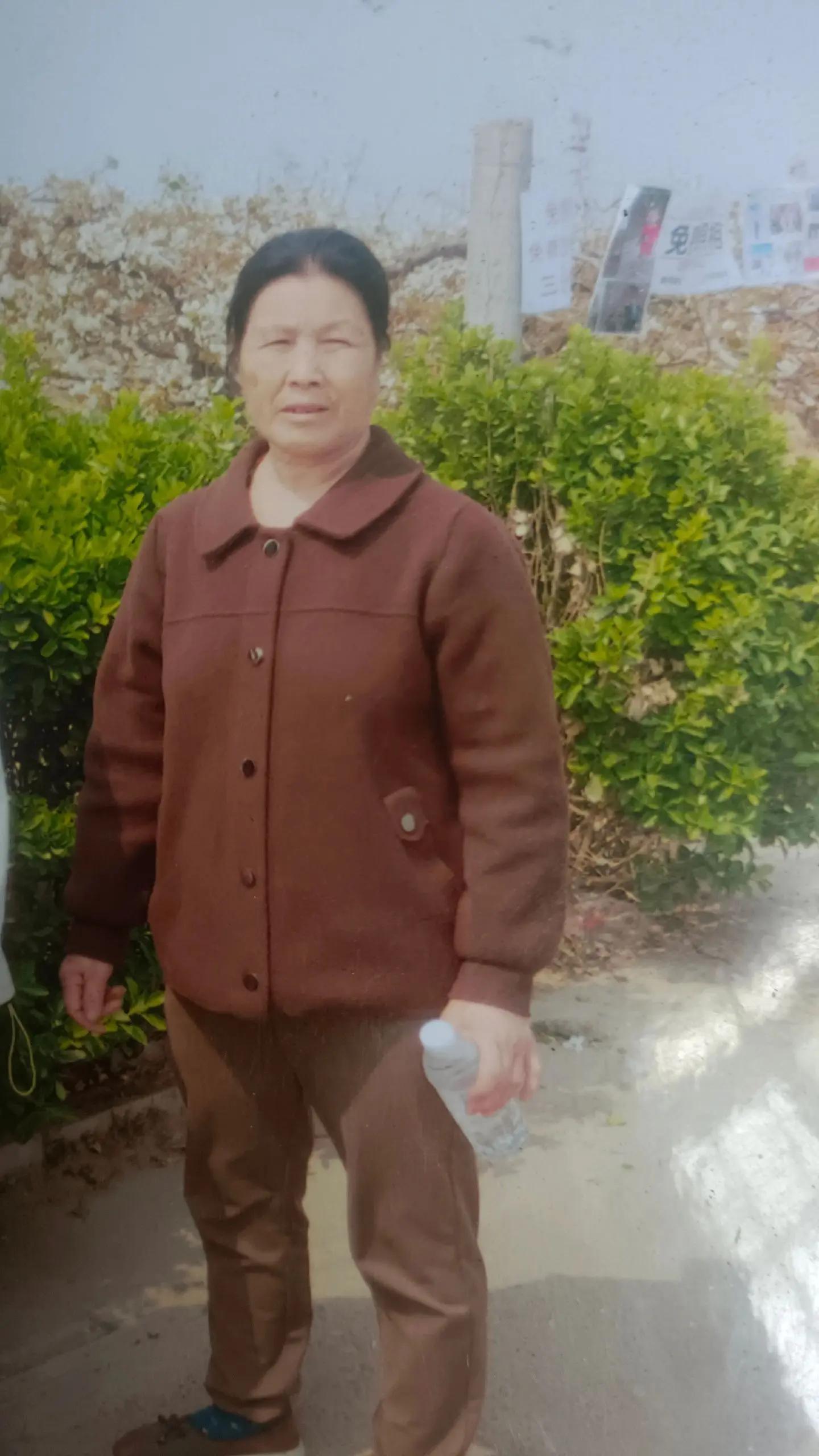 走失者照片 桂林市寻人：六旬老太走失，穿红色衣...