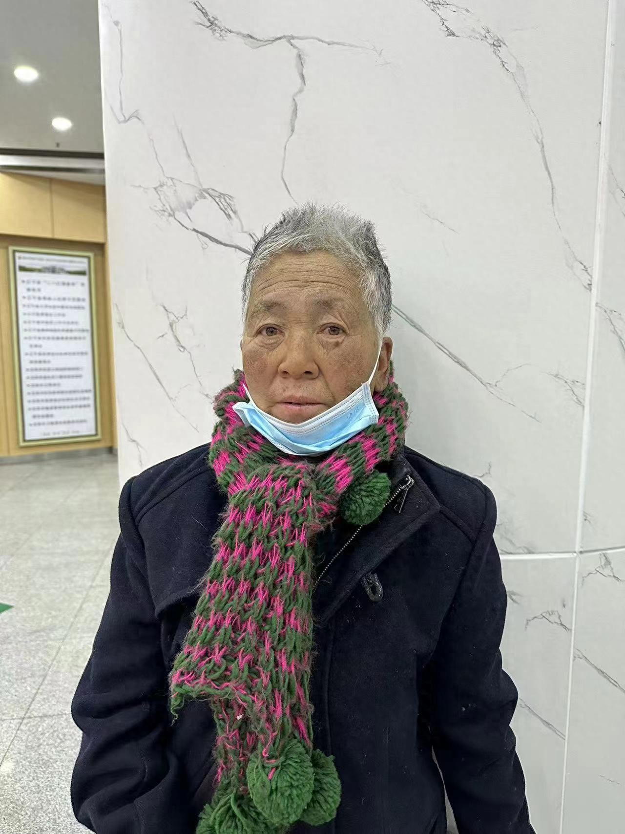 走失者照片 沈阳市寻亲：七旬老太被救助，花白短...