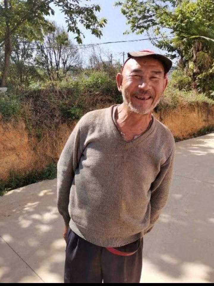 走失者照片 曲靖市急寻：七旬老人走失，患精神障...