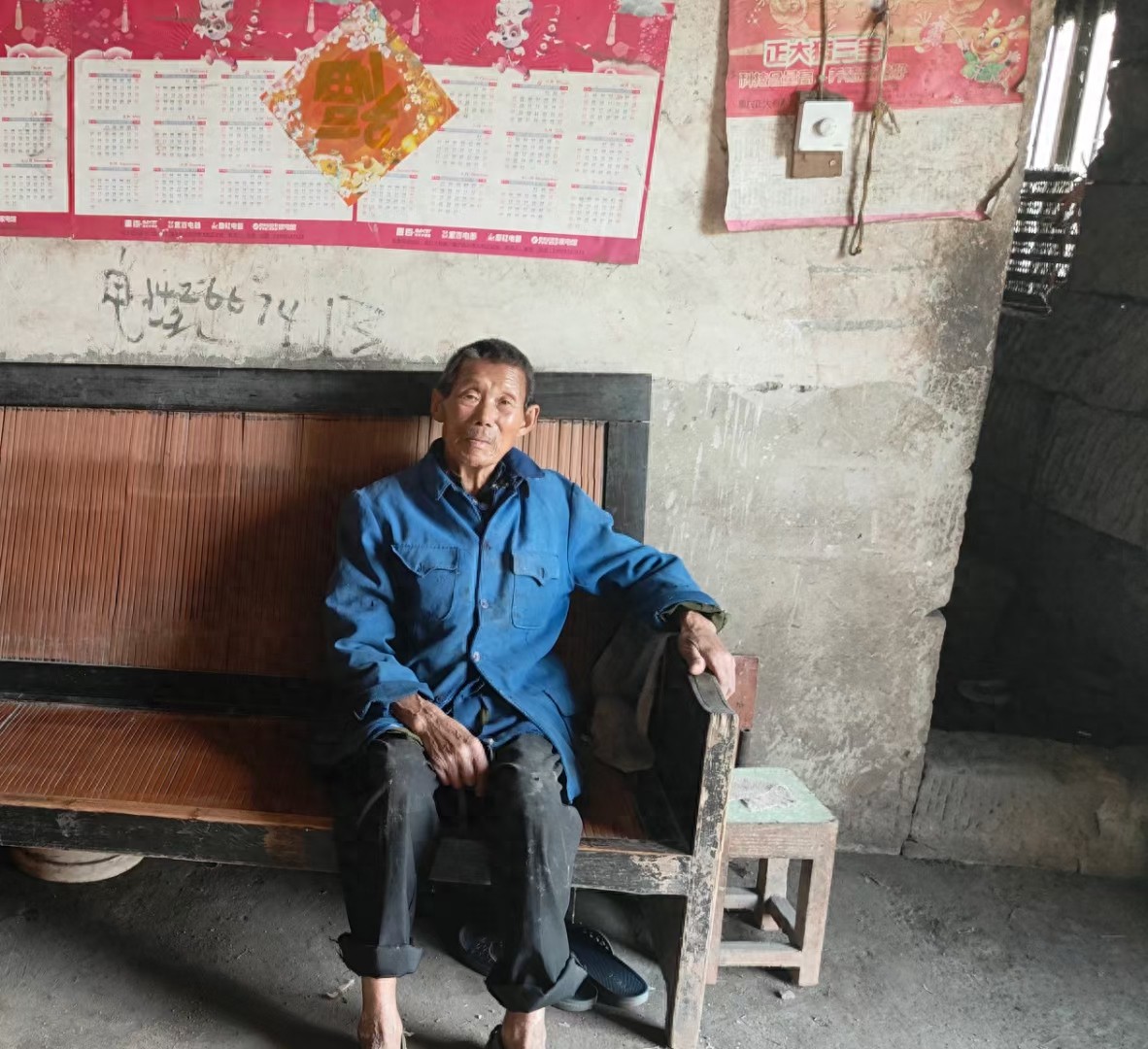 走失者照片 重庆市急寻：八旬老人走失，穿蓝色中...
