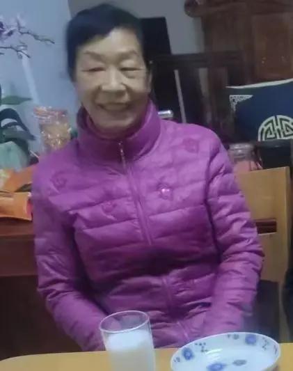 走失者照片 保山市寻人：六旬老太走失，穿玫红色...