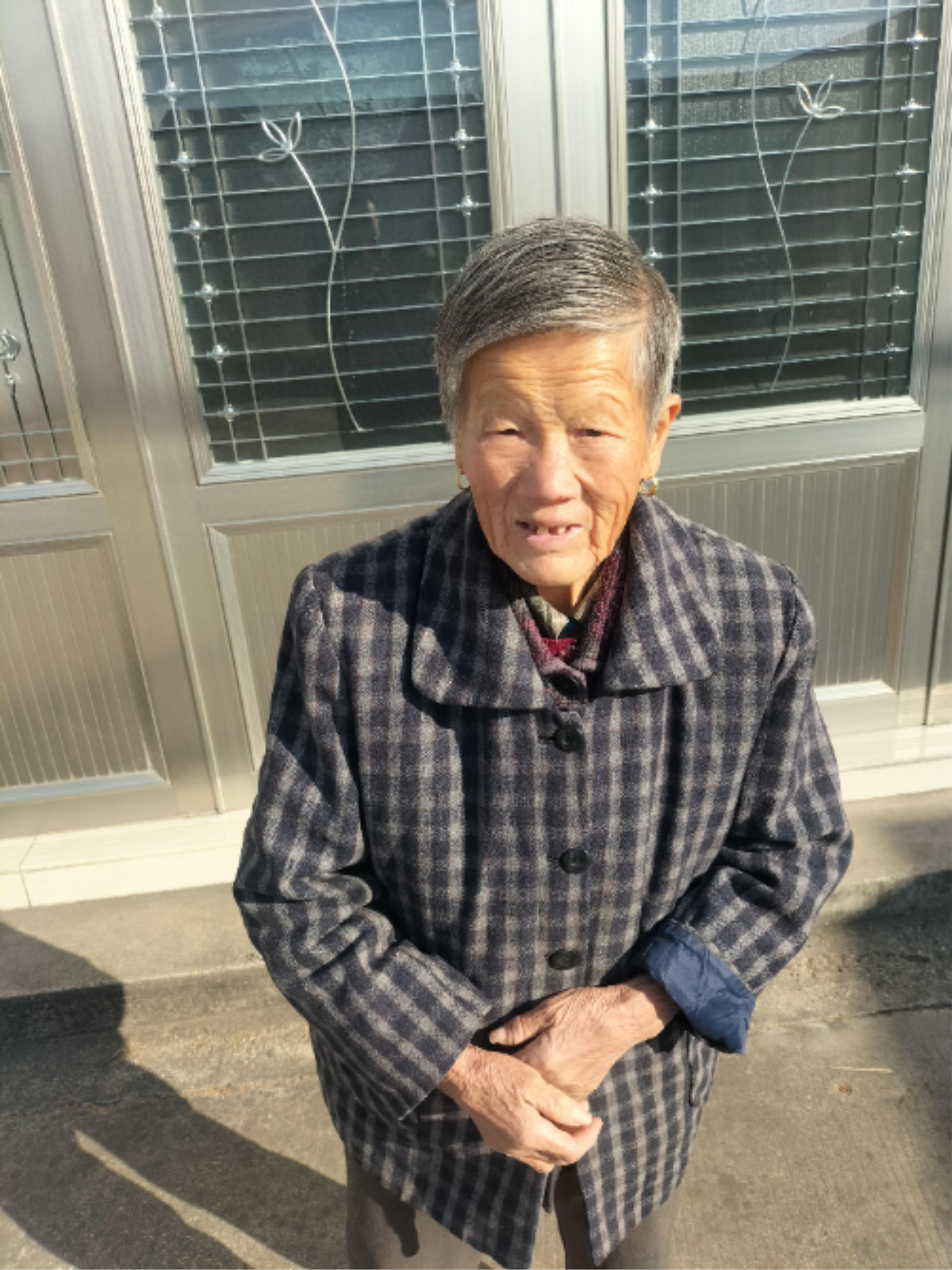 走失者照片 南京市寻人：八旬老太走失，穿不同款...